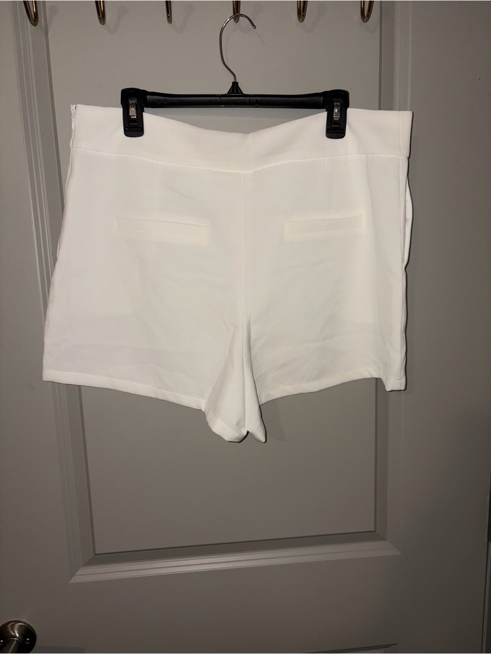 eesome High-Waist White Tailored Shorts - Picture 4 of 4